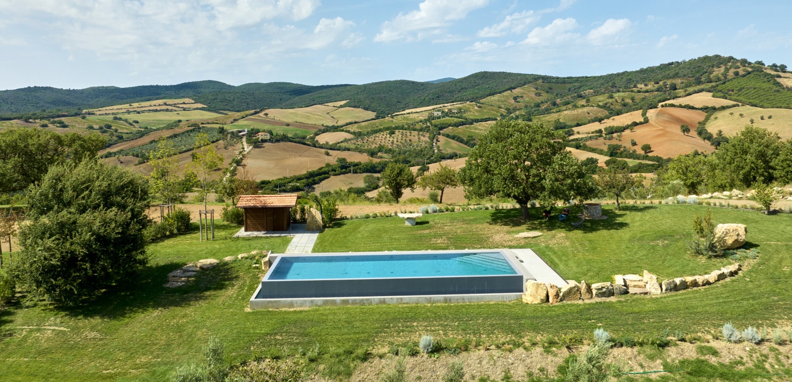 Piscine con cascata (17)